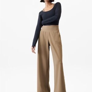 Athleta Venice high rise wide leg. Brownstone beige. Medium